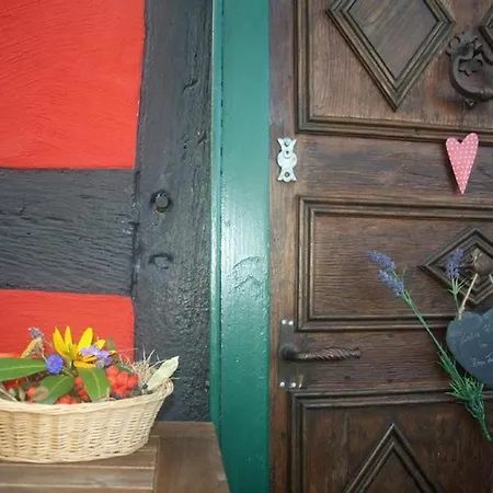 Rotes Fachwerkhaus Apartment Windeck